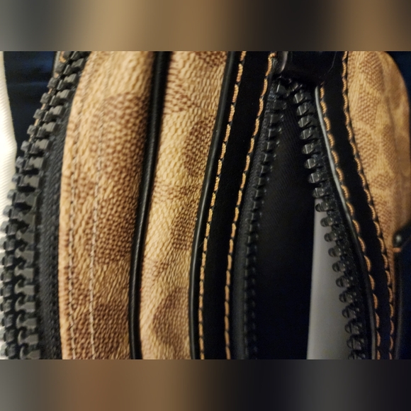 NWOT Coach Academy Crossbody In Signature Canvas - Picture 4 of 10